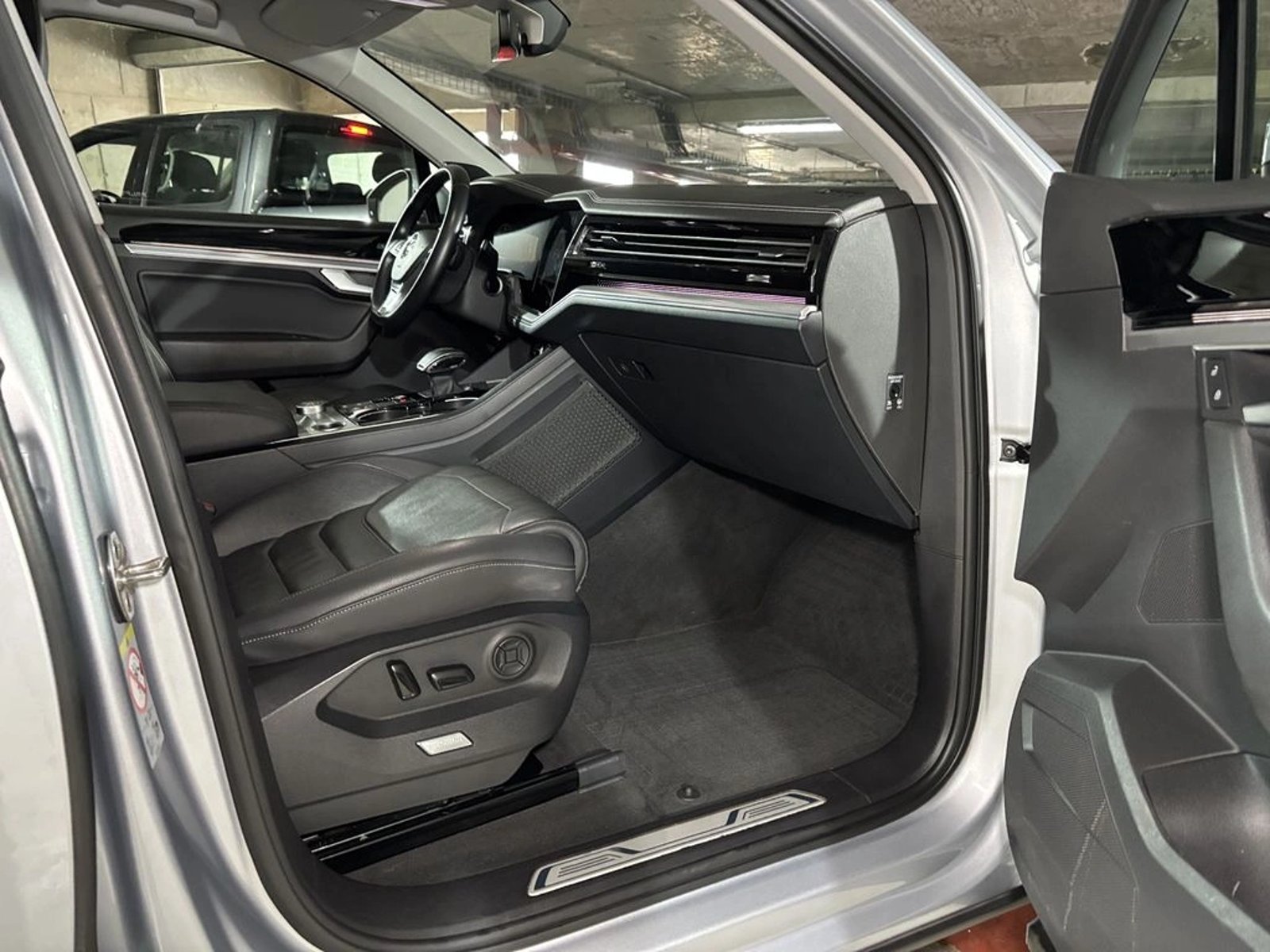 Volkswagen TOUAREG 3.0 V6 TDI LIMITED 4WD AT 5P 2020 - Imagen 6 de 20