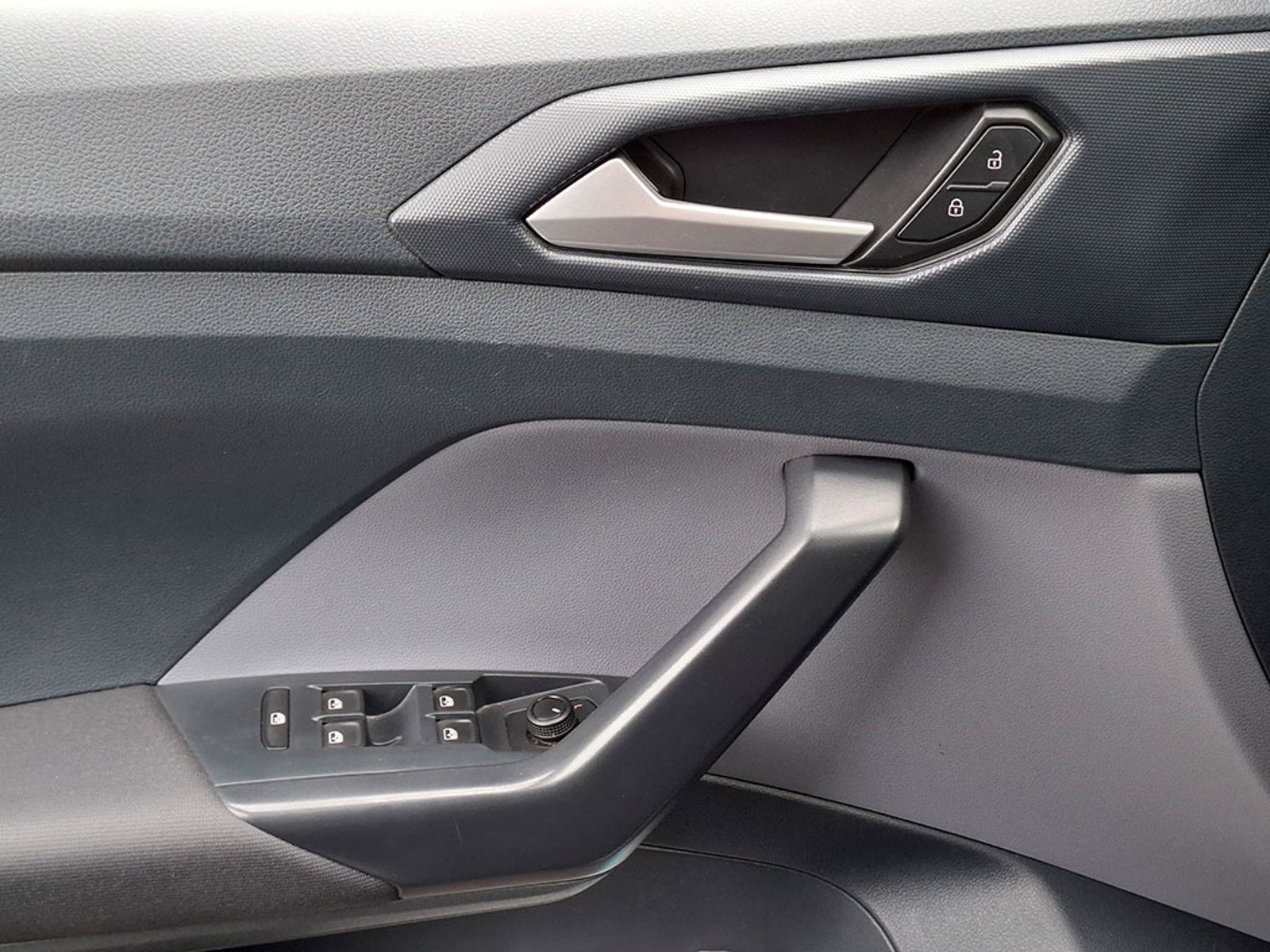 VOLKSWAGEN T-CROSS 1.0 TSI TRENDLINE LITE 2023 - Imagen 18 de 20