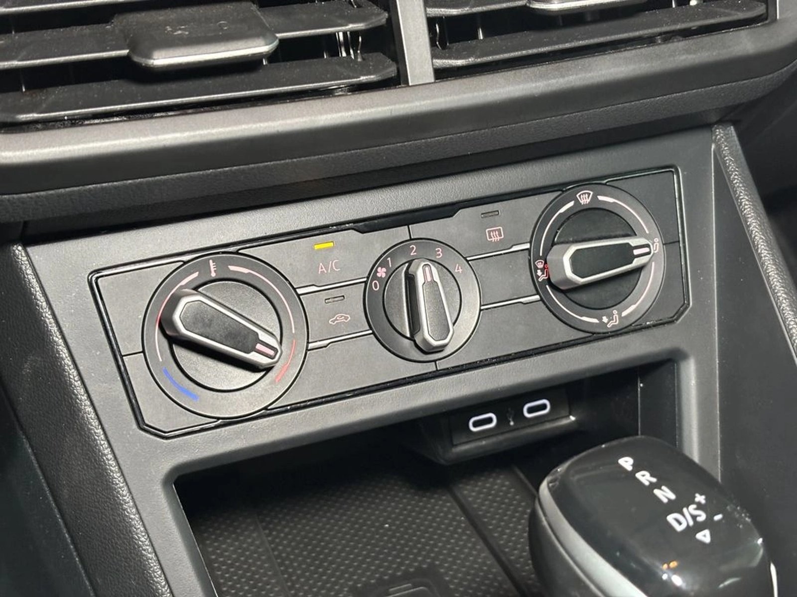 VOLKSWAGEN NIVUS 1.0 HIGHLINE HERO AT 2024 - Imagen 13 de 17