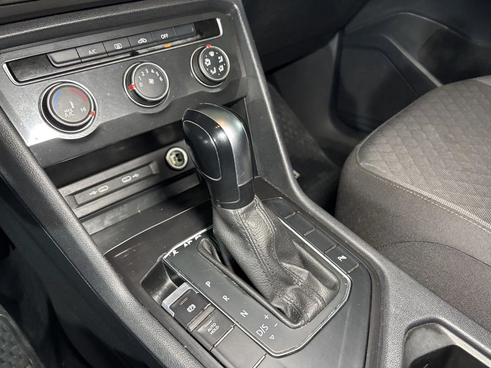 VOLKSWAGEN TIGUAN 1.4 TSI TRENDLINE 4X2 150 HP AT 5P 2022 - Imagen 12 de 17