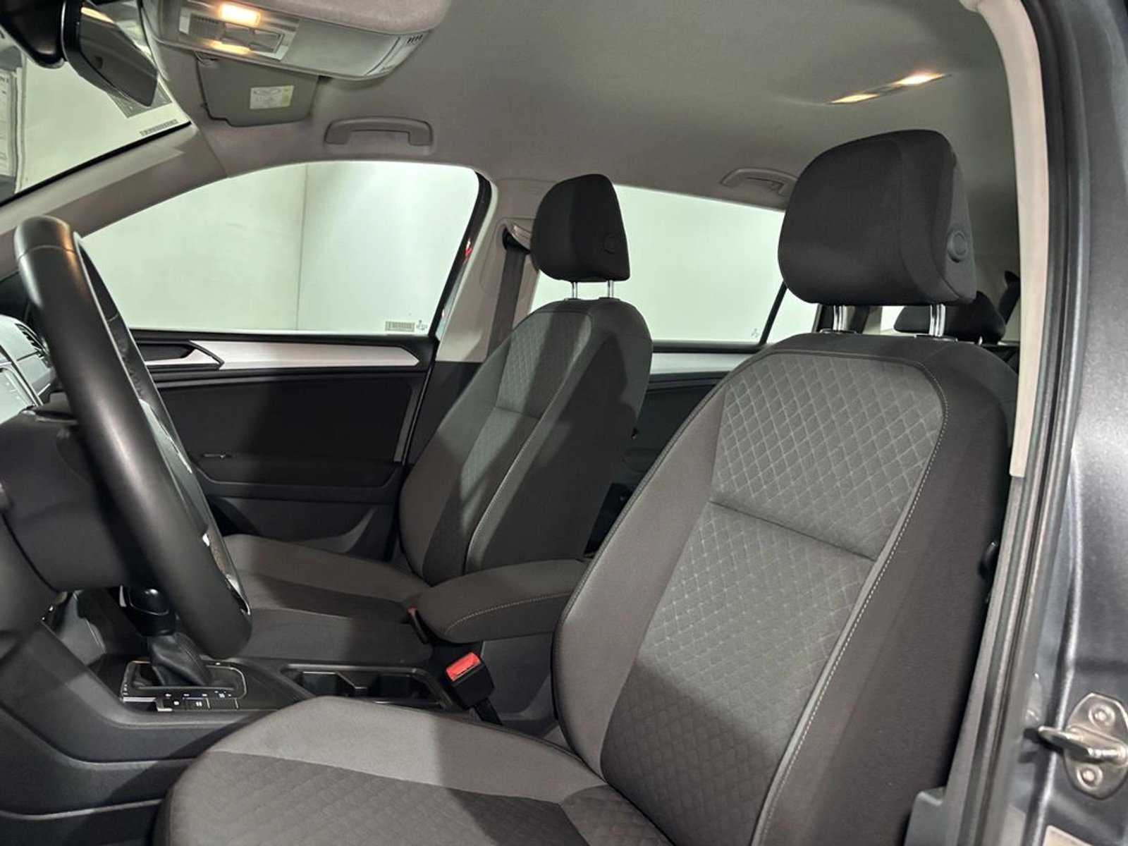 VOLKSWAGEN TIGUAN 1.4 TSI TRENDLINE 4X2 150 HP AT 5P 2022 - Imagen 11 de 17