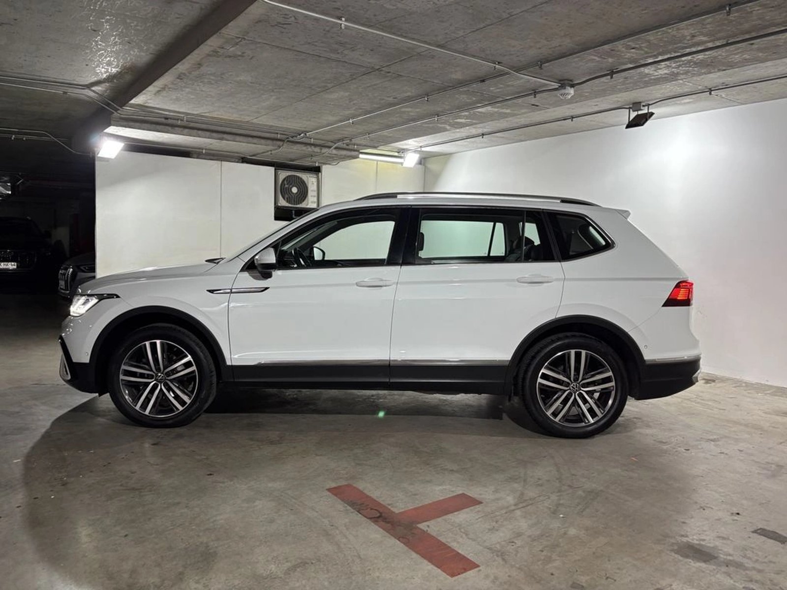 Volkswagen TIGUAN 1.4 TSI AT Highline 2024 - Imagen 9 de 18
