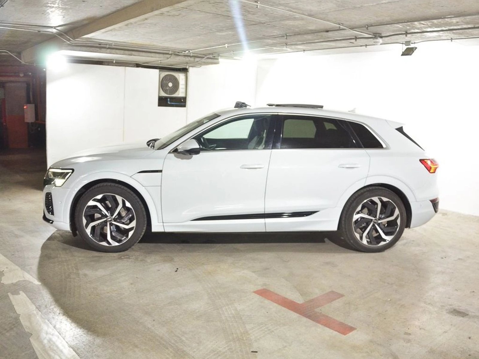 AUDI Q8 e-tron 3.0 55 TFSI SPORT PI QUATTRO 4X4 AT 5P 2025 - Imagen 8 de 19
