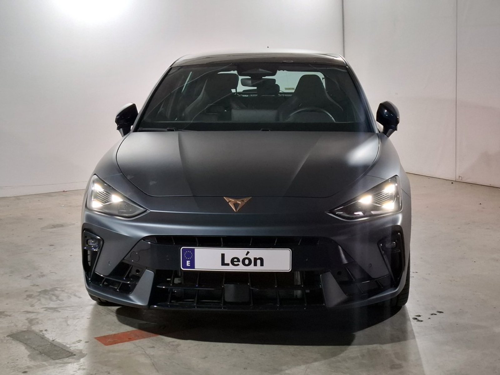 Cupra LEÓN VZ 2.0 TSI AT 2026 - Foto 2 de 19
