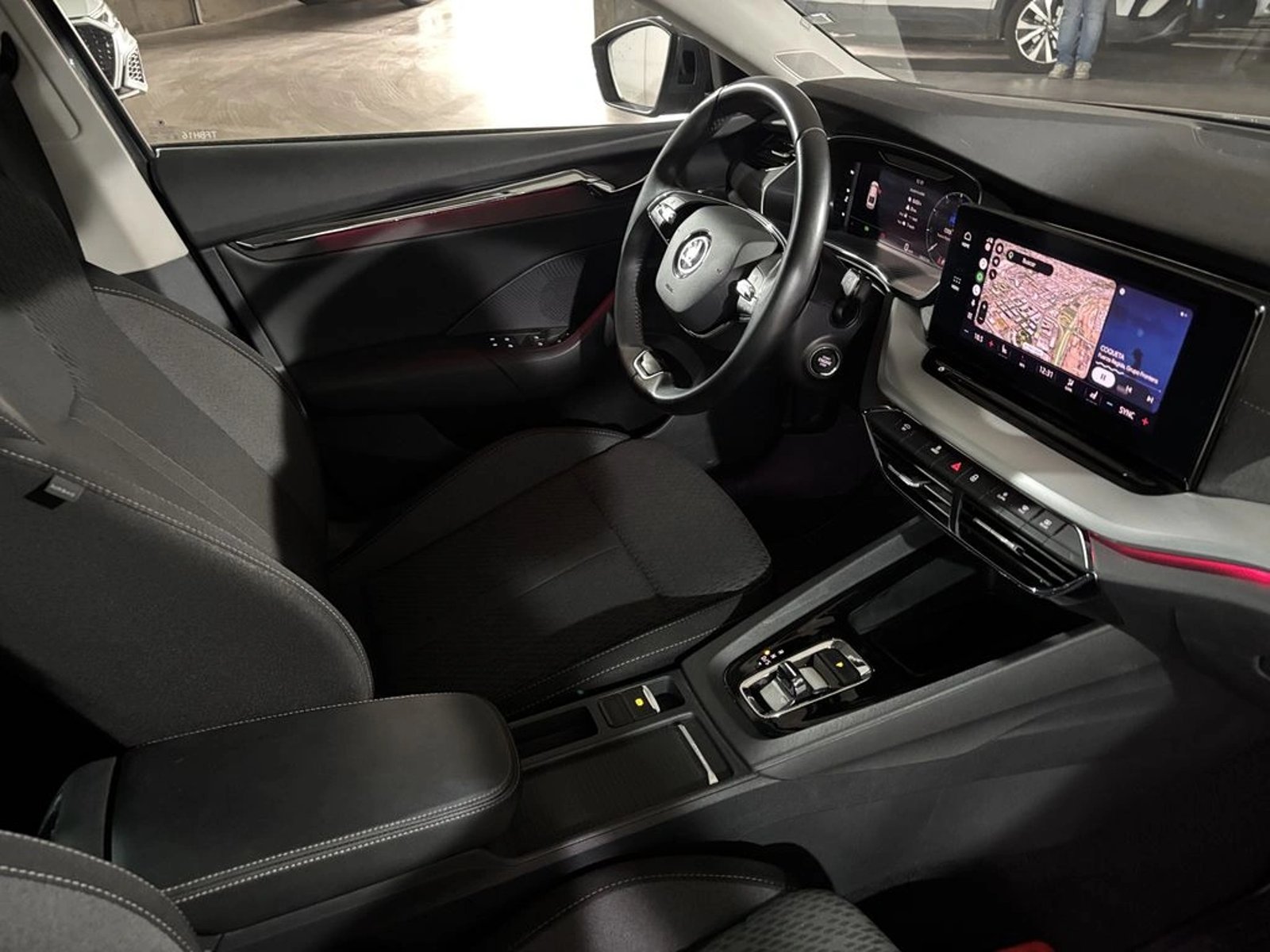 Skoda OCTAVIA 1.4 TSI DESIGN AT 2024 - Imagen 6 de 18