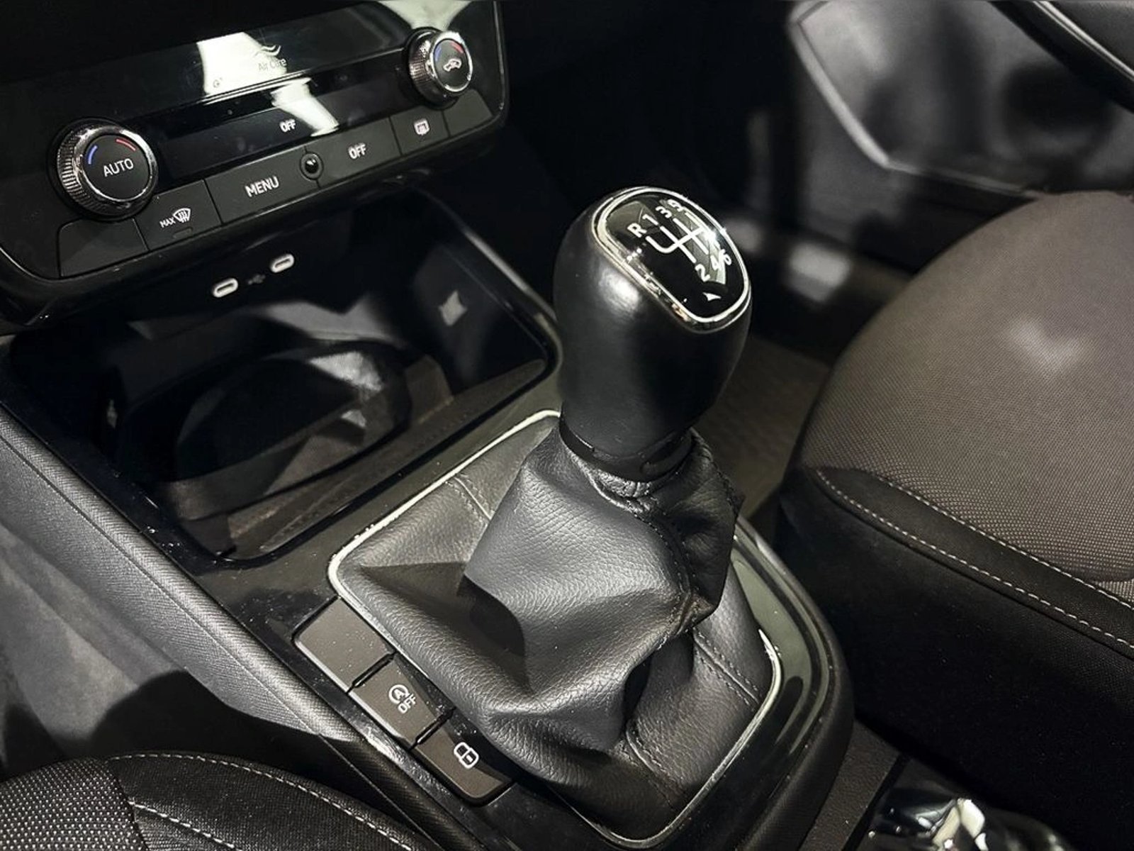 SKODA FABIA 1.0 TSI Ambition MT 2023 - Imagen 9 de 15