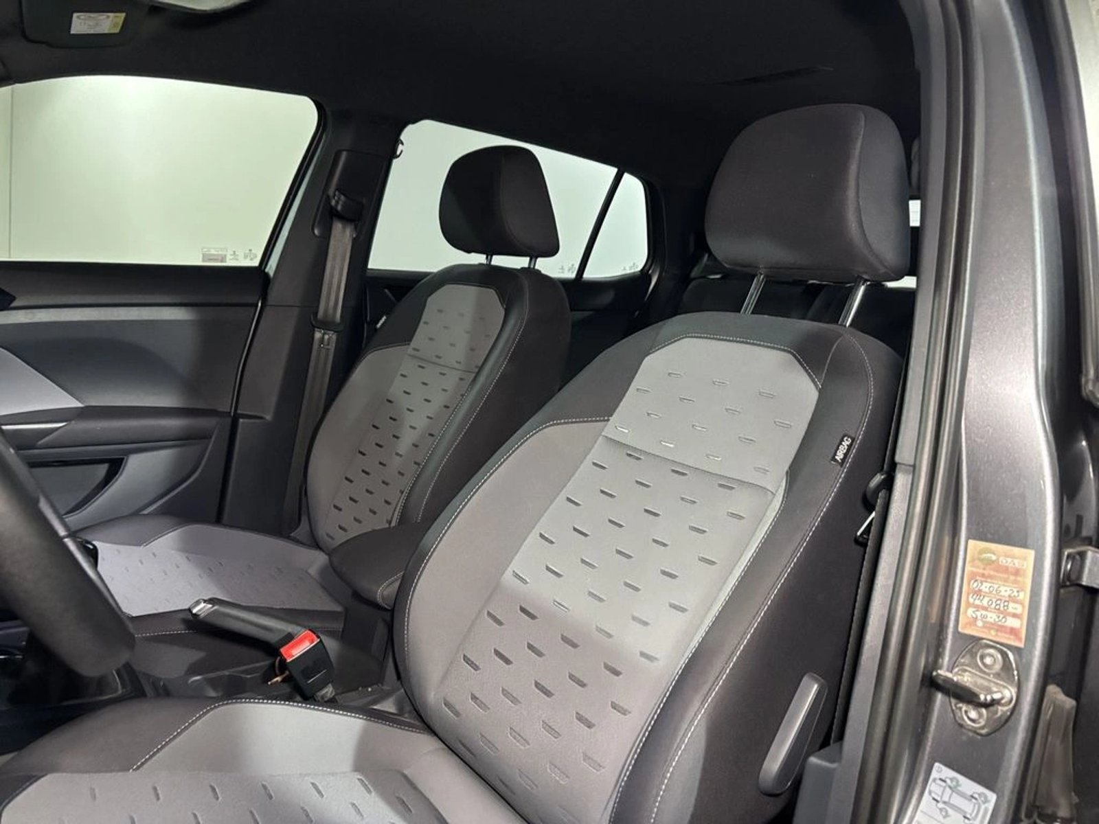 VOLKSWAGEN T-CROSS 1.0 TSI MT Comfortline 2023 - Imagen 11 de 17