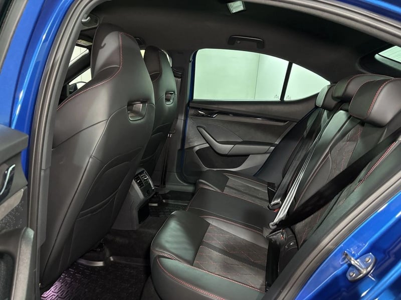 Skoda OCTAVIA VRS TFSI 2.0 AUT 2024 - Imagen 17 de 20