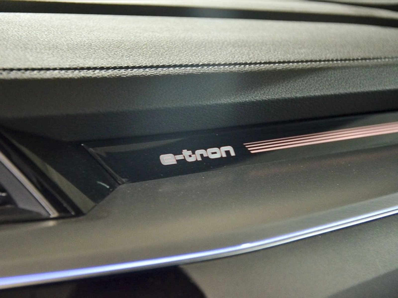 AUDI Q8 e-tron 3.0 55 TFSI SPORT PI QUATTRO 4X4 AT 5P 2025 - Imagen 17 de 19