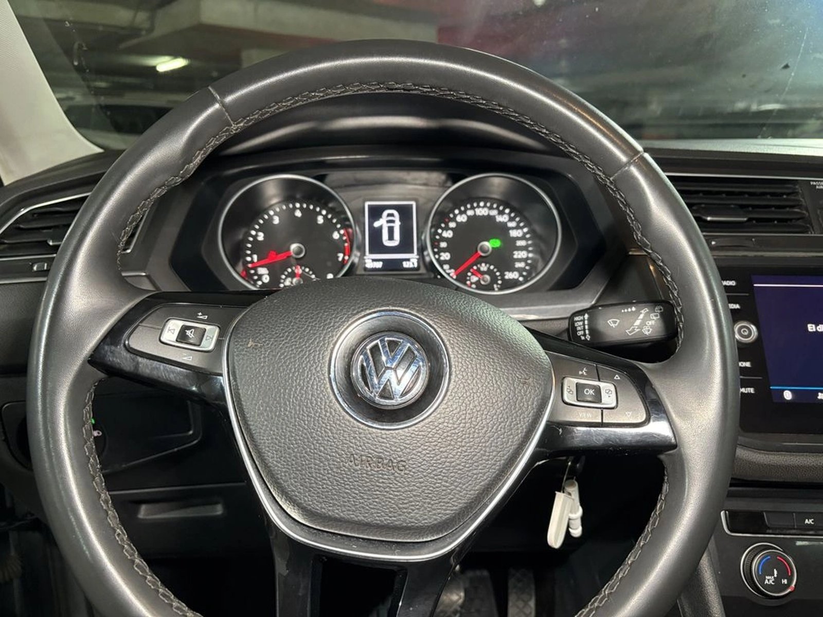 VOLKSWAGEN TIGUAN 1.4 TSI TRENDLINE 4X2 150 HP AT 5P 2022 - Imagen 16 de 17