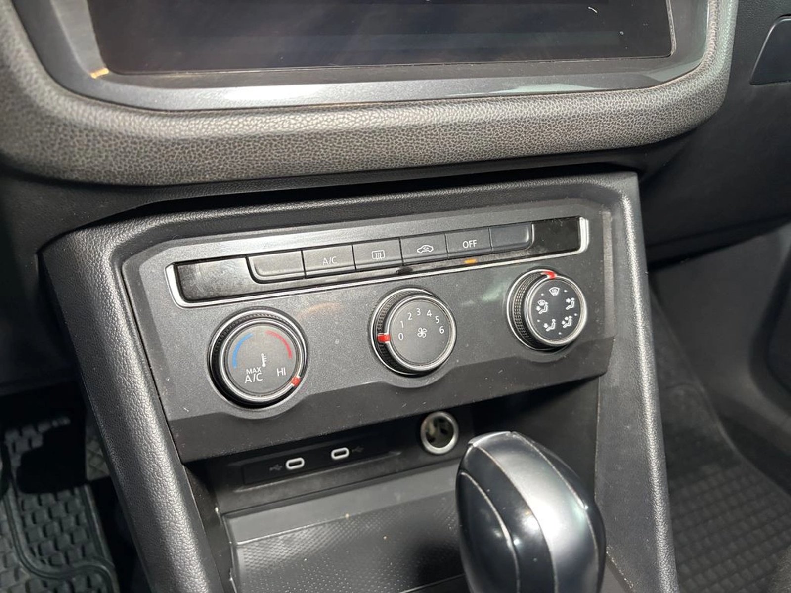 VOLKSWAGEN TIGUAN 1.4 TSI TRENDLINE 4X2 150 HP AT 5P 2022 - Imagen 13 de 17