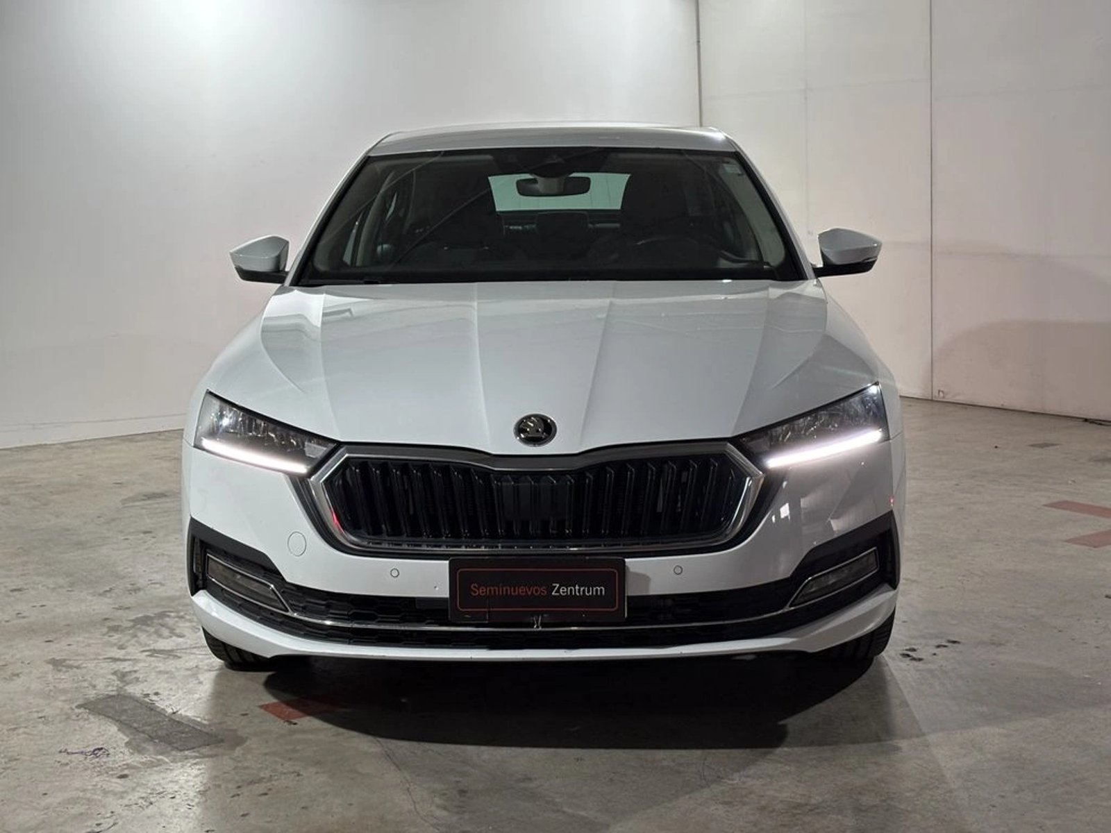 Skoda OCTAVIA 1.4 TSI AT - Design 2025 - Foto 2 de 15