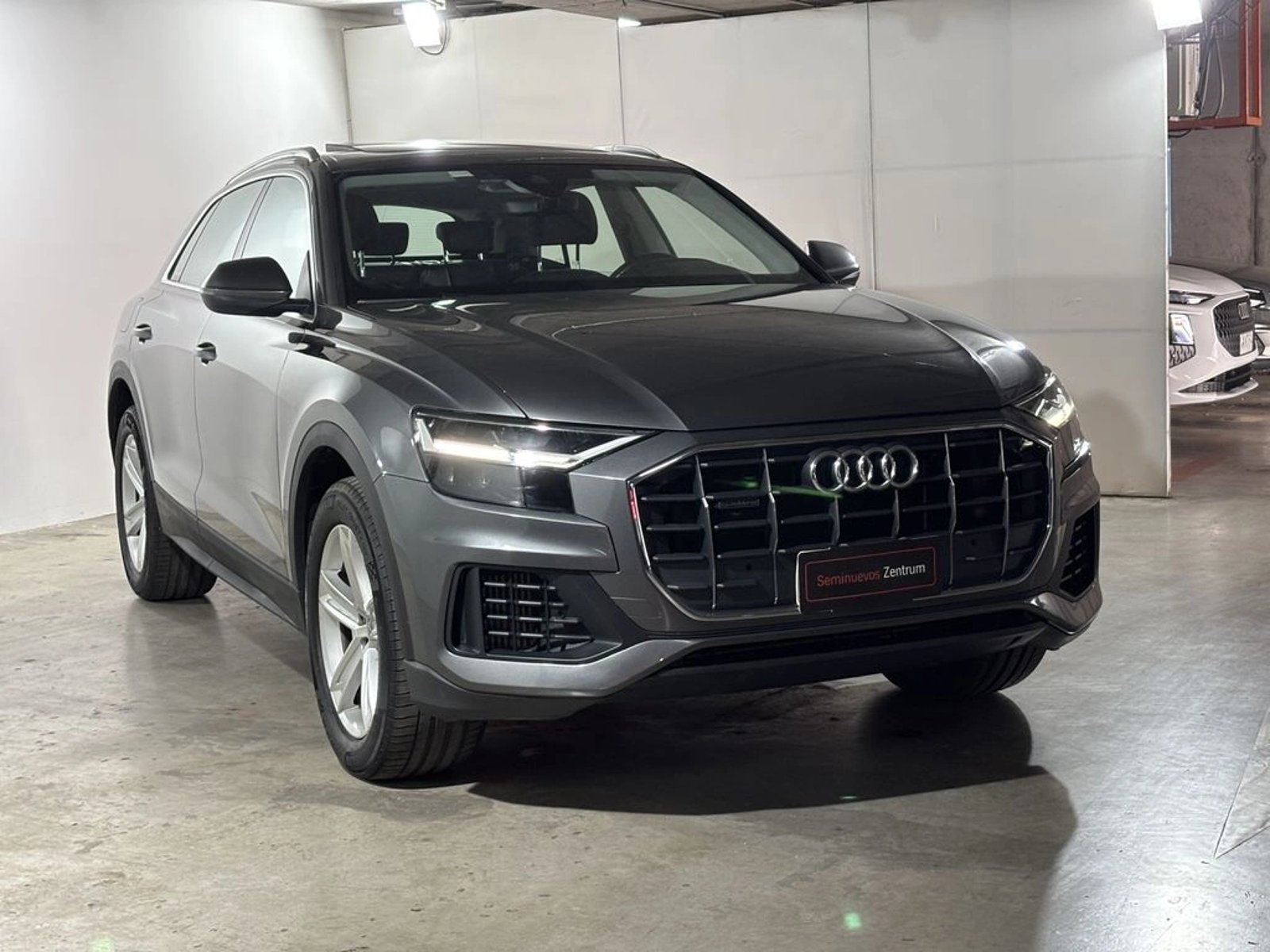 Audi Q8 55 TFSI 4X4 3.0 AUT 2021 - Foto 3 de 20