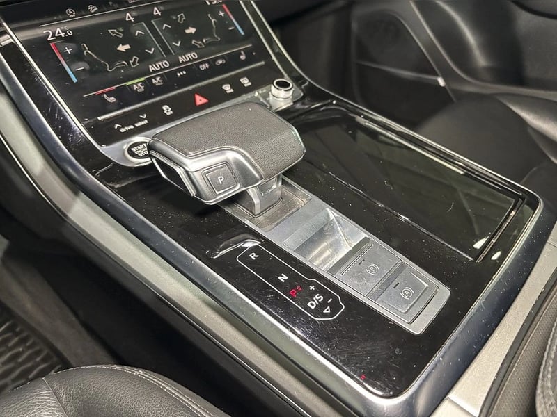 Audi Q8 Q8 55 TFSI Sport 2023 - Imagen 11 de 15