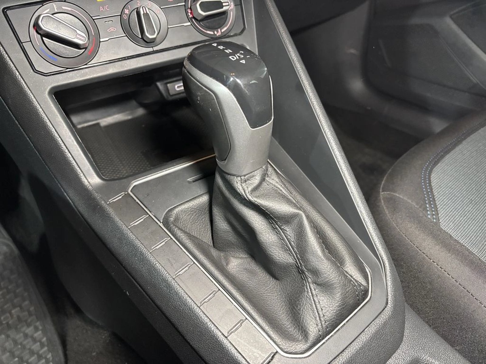VOLKSWAGEN NIVUS 1.0 HIGHLINE HERO AT 2024 - Imagen 12 de 17