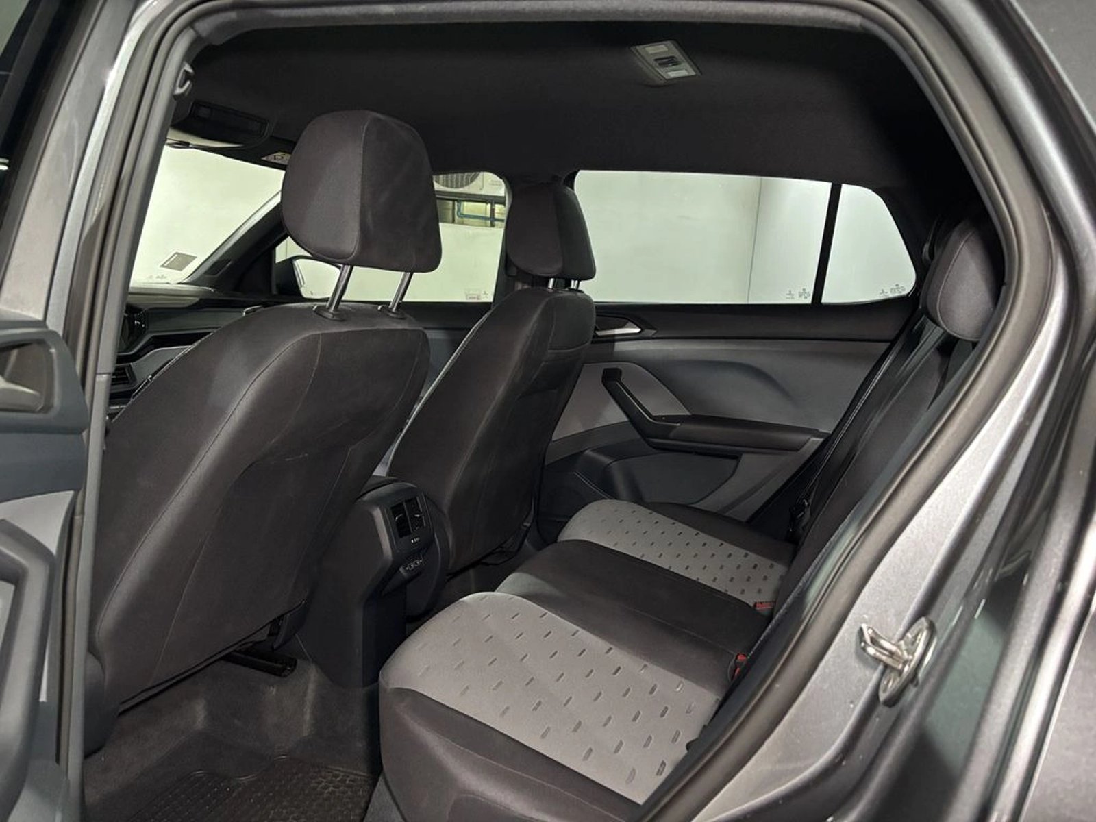 VOLKSWAGEN T-CROSS 1.0 TSI MT Comfortline 2023 - Imagen 9 de 17