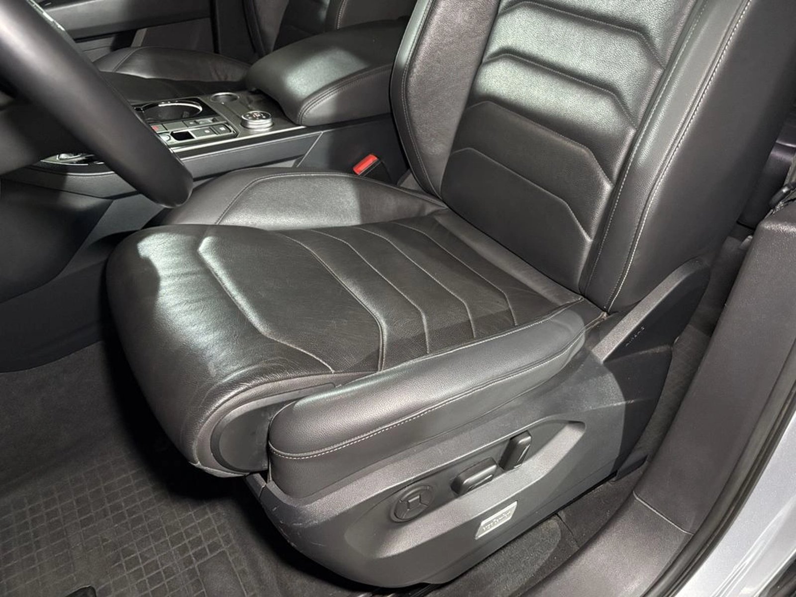 Volkswagen TOUAREG 3.0 V6 TDI LIMITED 4WD AT 5P 2020 - Imagen 14 de 20