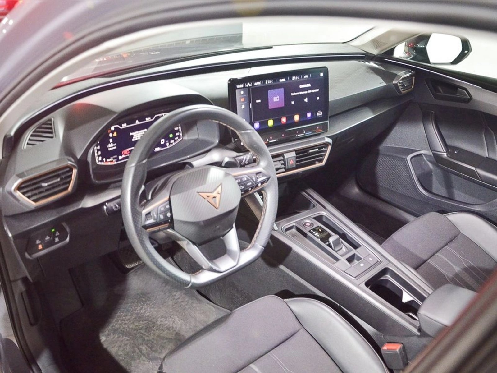CUPRA LEÓN 1.4 TSI AT 2024 - Foto 5 de 9