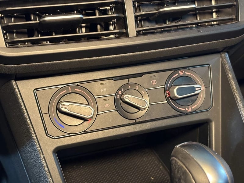 Volkswagen NIVUS 1.0 TSI AT Comfortline 2023 - Imagen 17 de 20