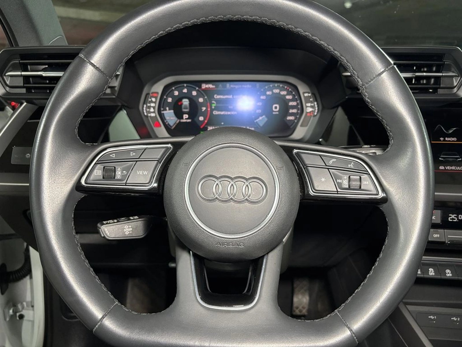 Audi A3 SEDAN 35 TFSI 1.4 AUT SPORT 2024 - Imagen 18 de 20