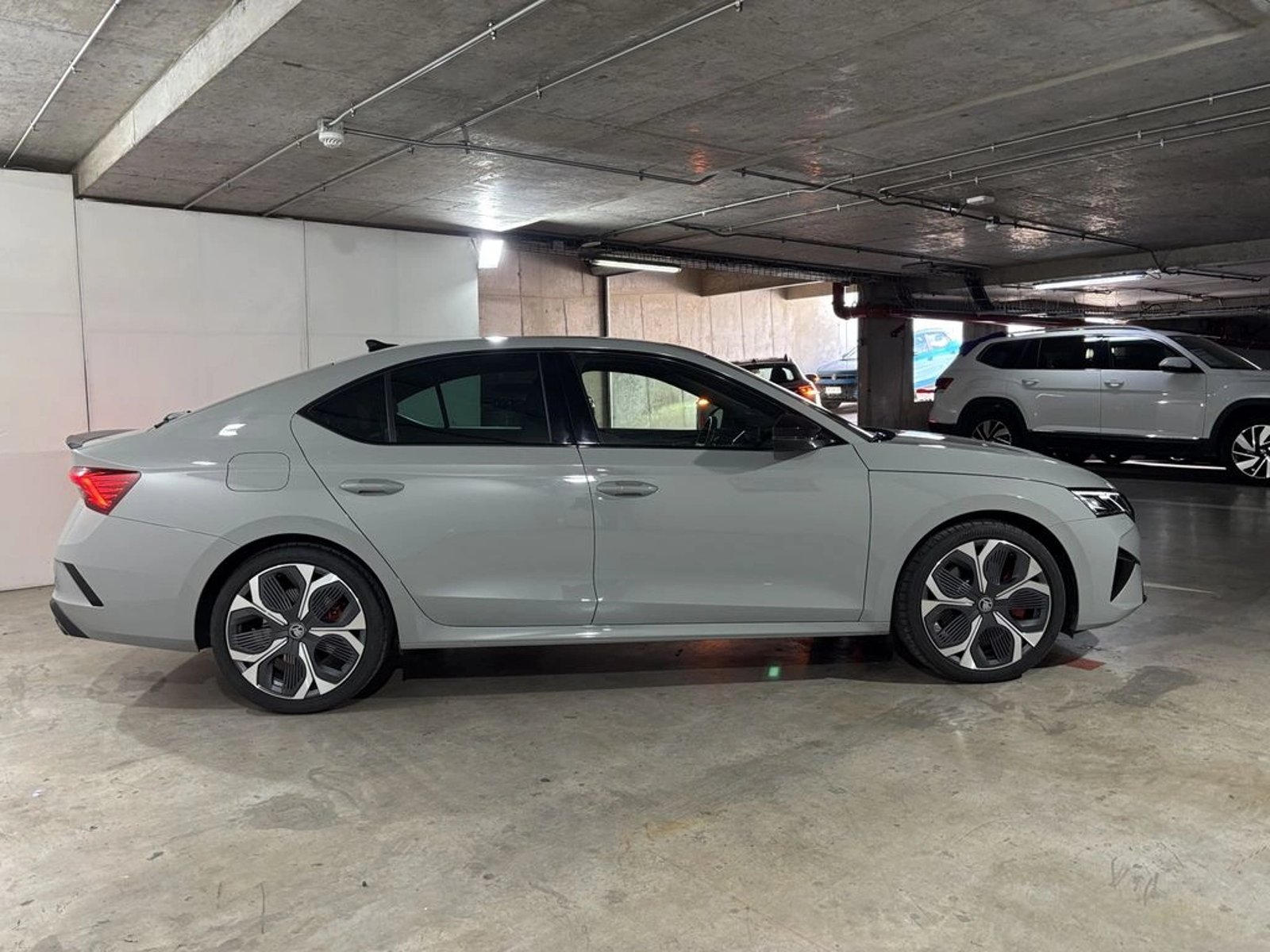 Skoda OCTAVIA 2.0 TFSI - VRS 2027 - Foto 5 de 20