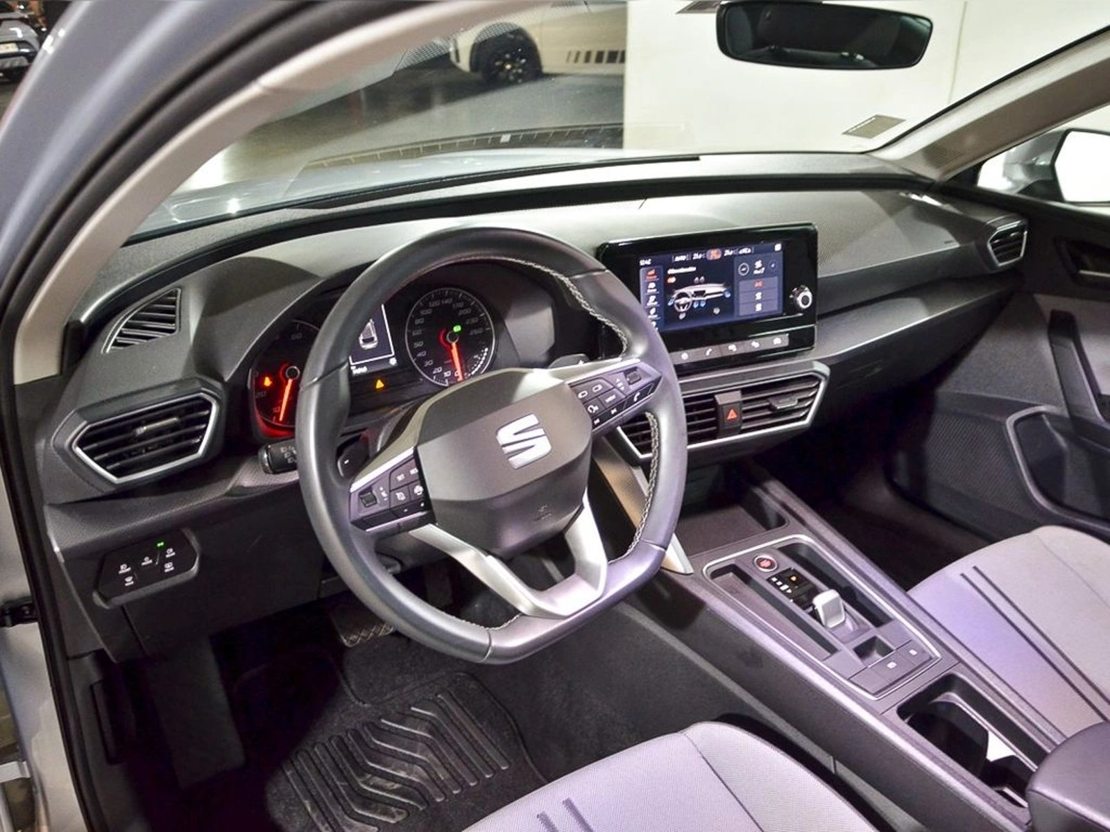 SEAT LEON TSI AT8 1.4 AUT 2023 - Imagen 6 de 10