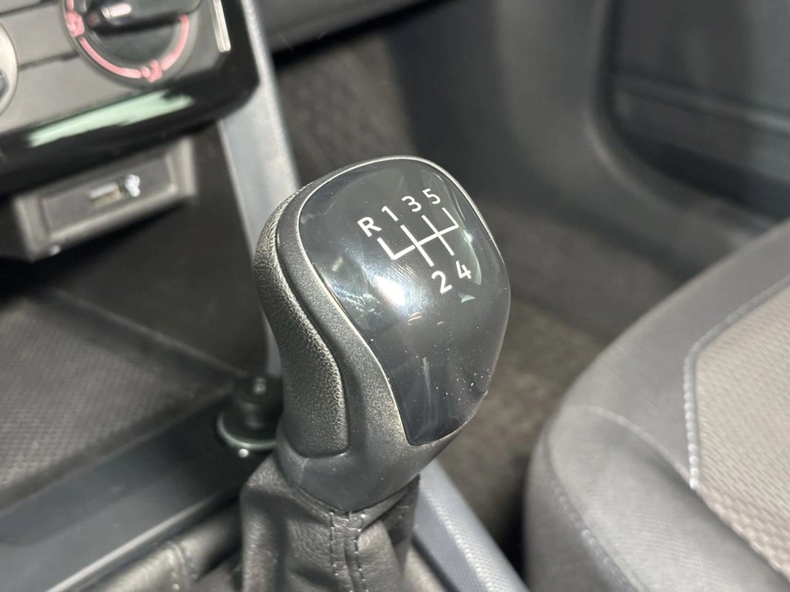 VOLKSWAGEN T-CROSS 1.0 TSI MT Trendline 2024 - Imagen 9 de 14
