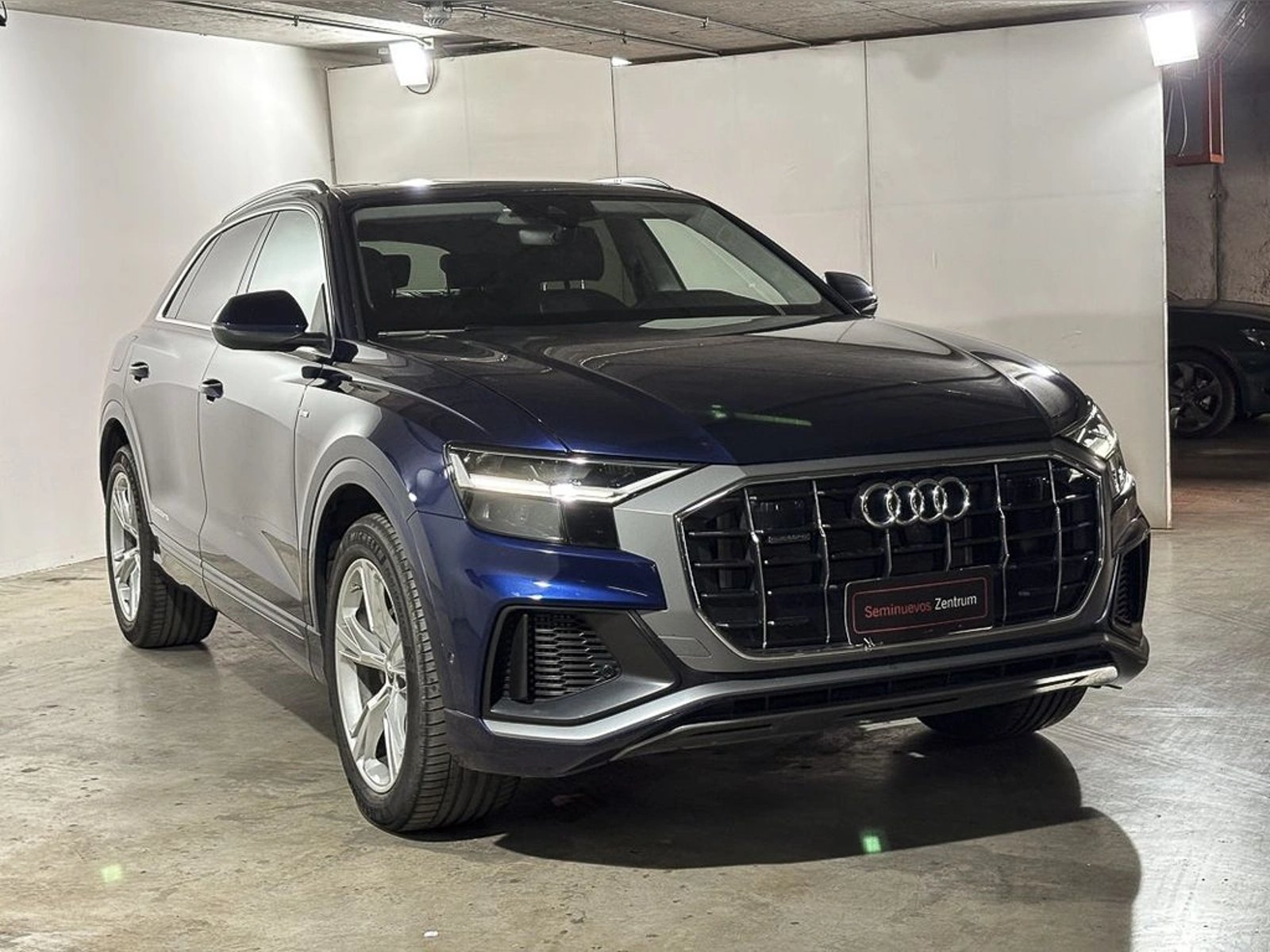 Audi Q8 Q8 55 TFSI Sport 2023 - Foto 3 de 15