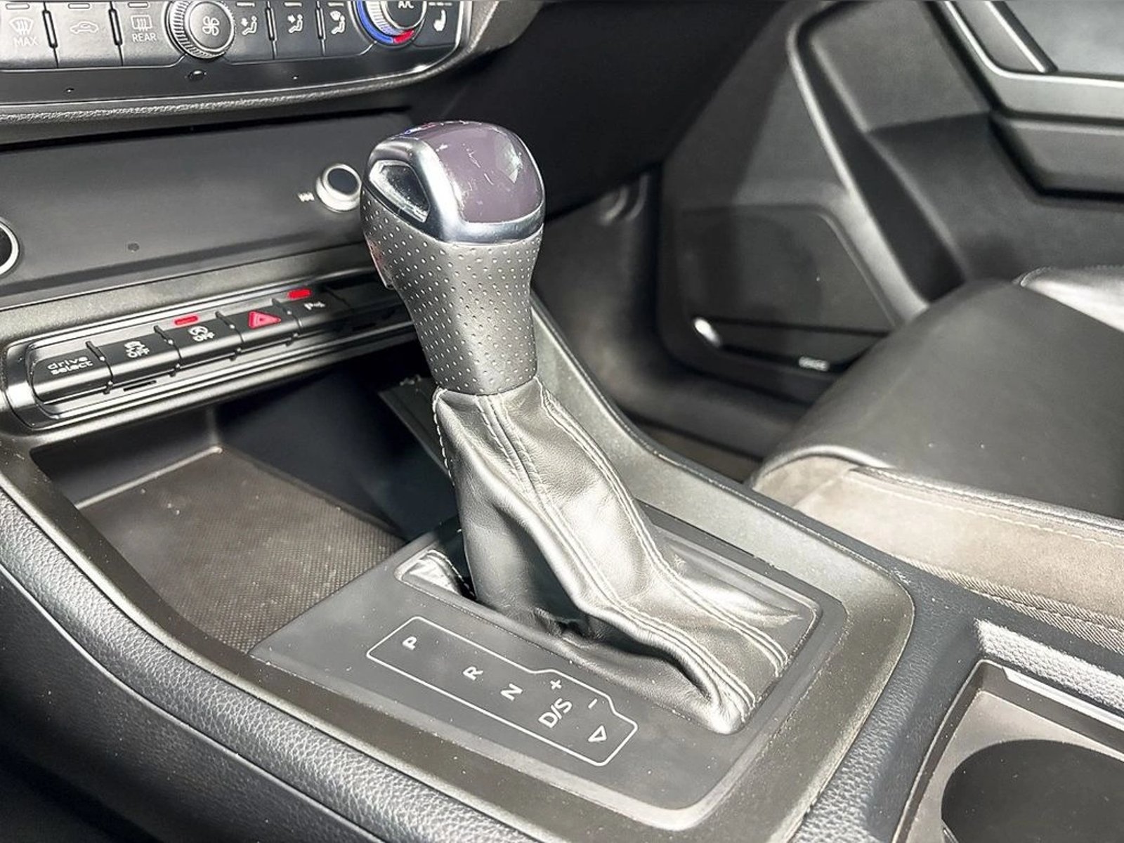 AUDI Q3 40 TFSI 4X4 2.0 AUT 2022 - Imagen 11 de 16