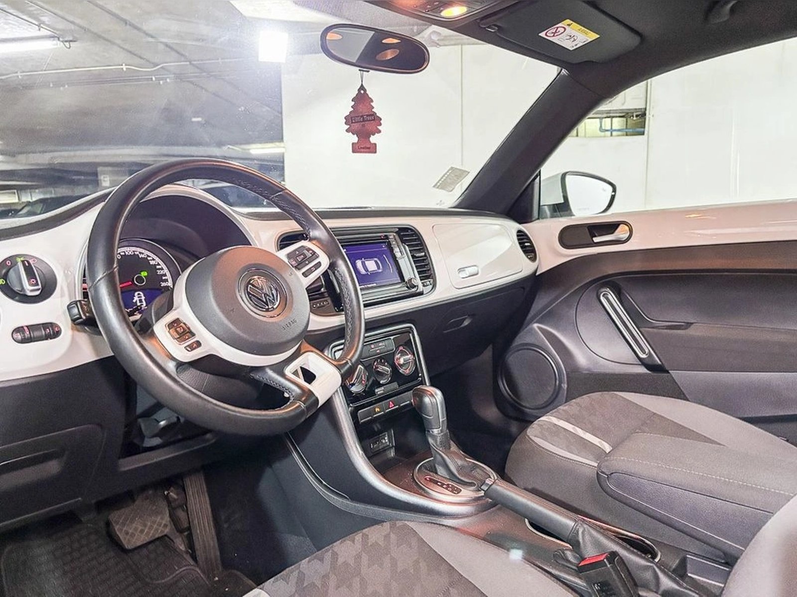 VOLKSWAGEN BEETLE COUPE HB 1.4 AUT 2020 - Imagen 9 de 18