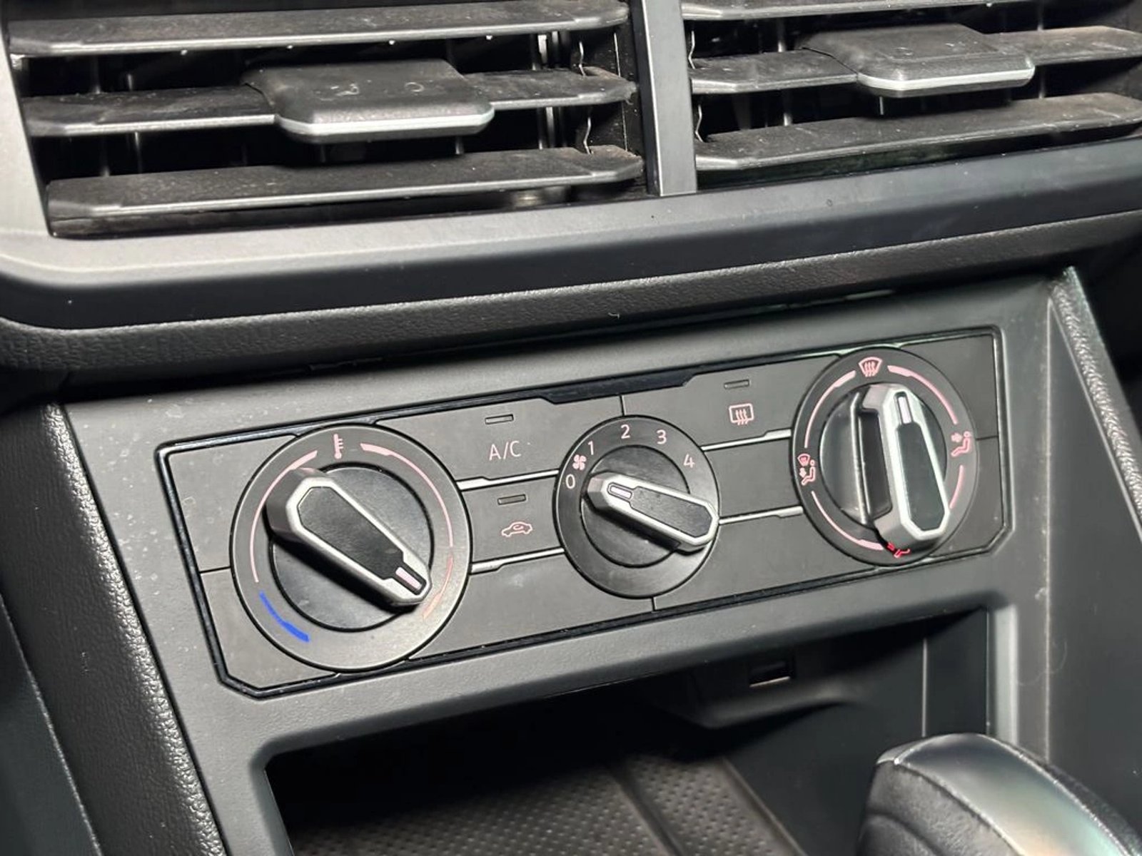 Volkswagen NIVUS 1.0 TSI AT Comfortline 2023 - Imagen 12 de 17