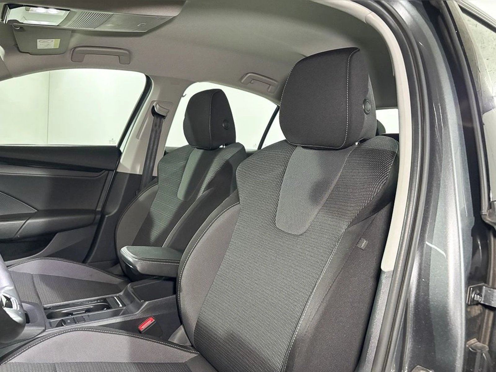 SKODA OCTAVIA 1.4 TSI AMBITION 2025 - Imagen 9 de 14