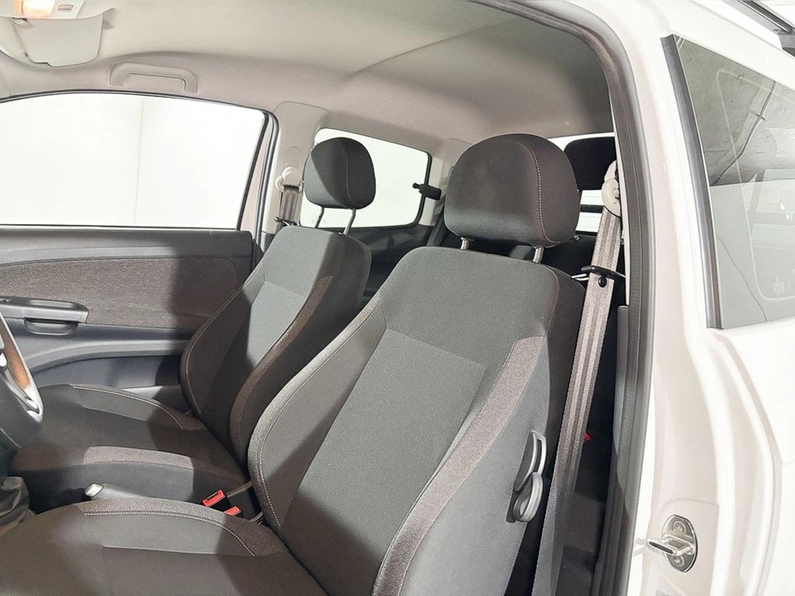 VOLKSWAGEN SAVEIRO 1.6 MT Cabina Doble 2026 - Imagen 8 de 13
