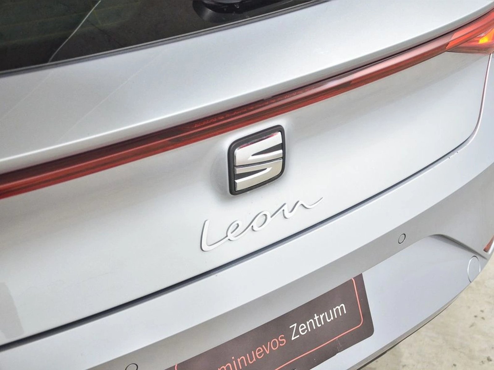 SEAT LEON TSI AT8 1.4 AUT 2023 - Foto 5 de 10