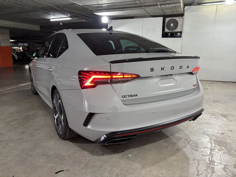 Skoda OCTAVIA 2.0 TFSI - VRS 2027 - Imagen 7 de 20
