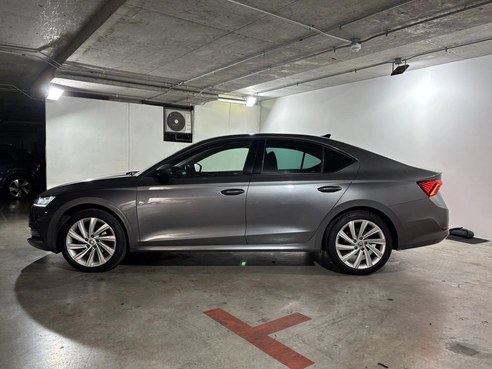 Skoda OCTAVIA 1.4 TSI DESIGN AT 2024 - Imagen 9 de 18