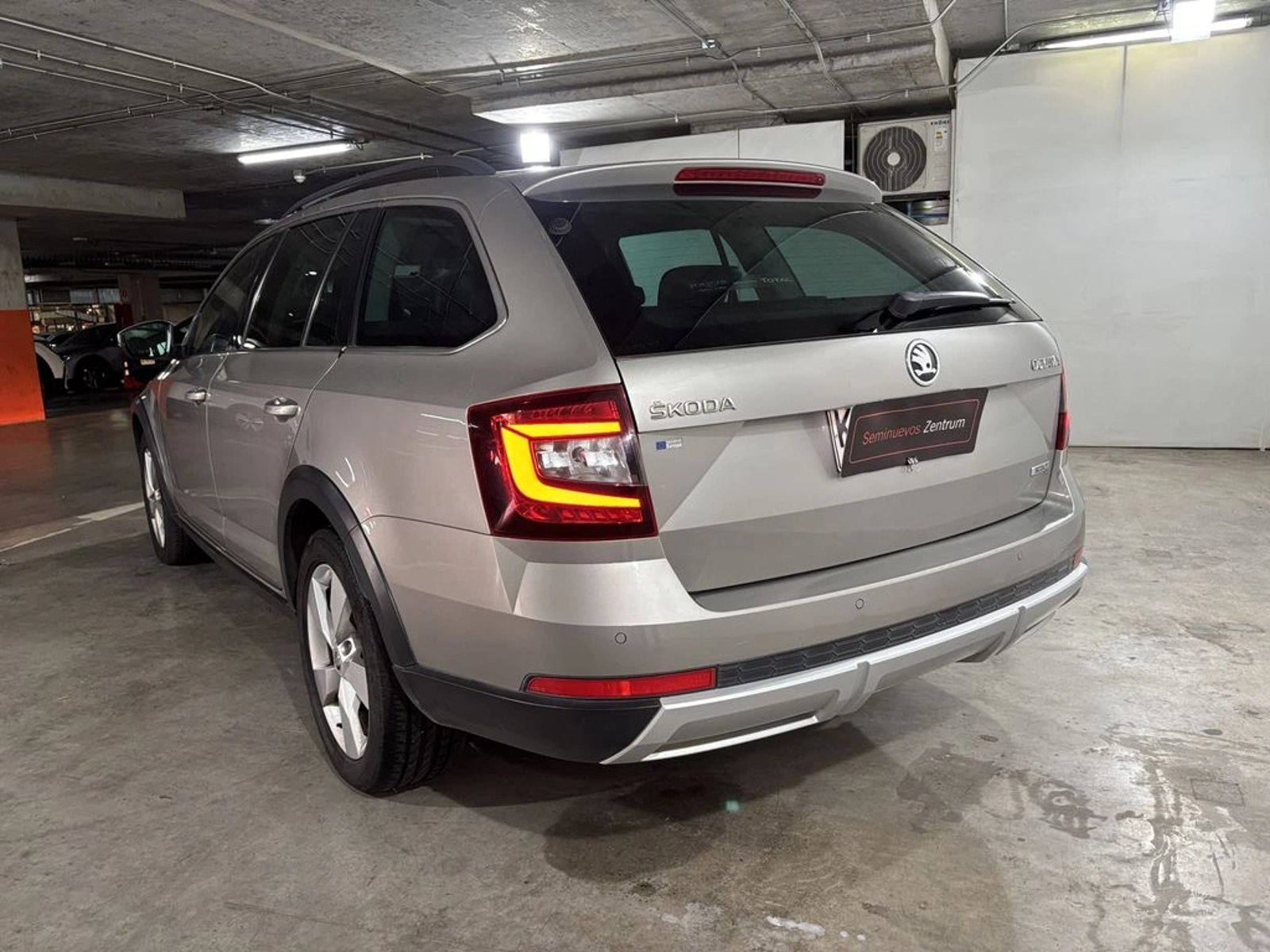 Skoda OCTAVIA SCOUT TSI 1.8 AT 2018 - Imagen 9 de 17