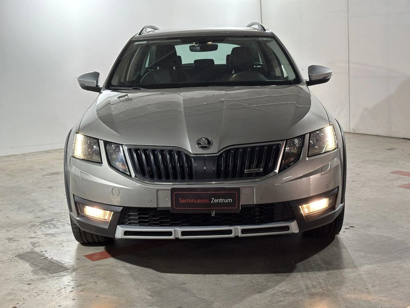 Skoda OCTAVIA SCOUT TSI 1.8 AT 2018 - Foto 2 de 17