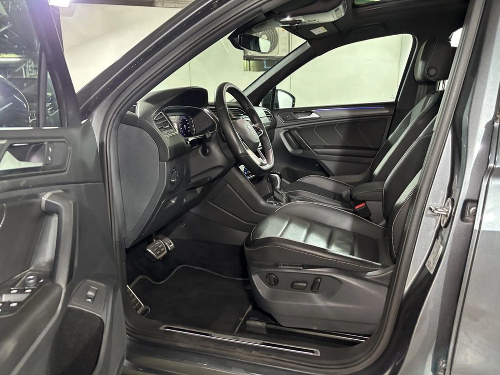 Volkswagen TIGUAN 2.0 R-LINE AT 4X4 2025 - Imagen 14 de 20