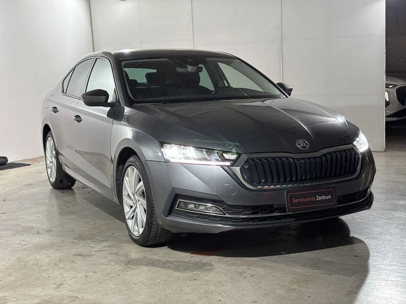 Skoda OCTAVIA 1.4 TSI DESIGN AT 2024 - Imagen 3 de 18