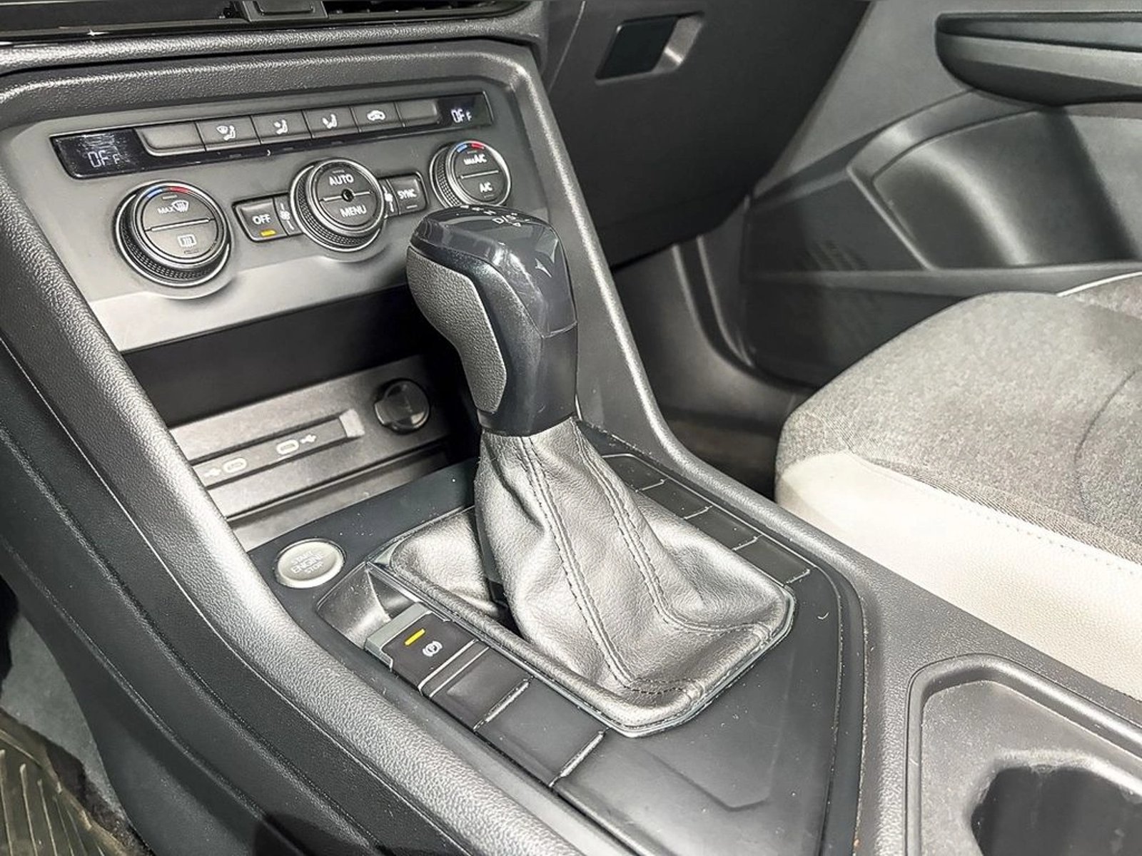 VOLKSWAGEN TAOS 1.4 TSI COMFORTLINE AT 2022 - Imagen 10 de 13
