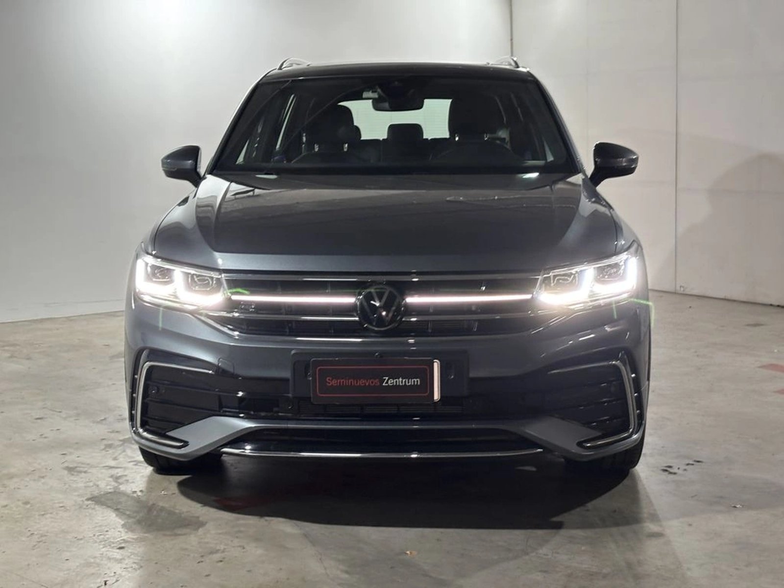 Volkswagen TIGUAN 2.0 R-LINE AT 4X4 2025 - Foto 2 de 20