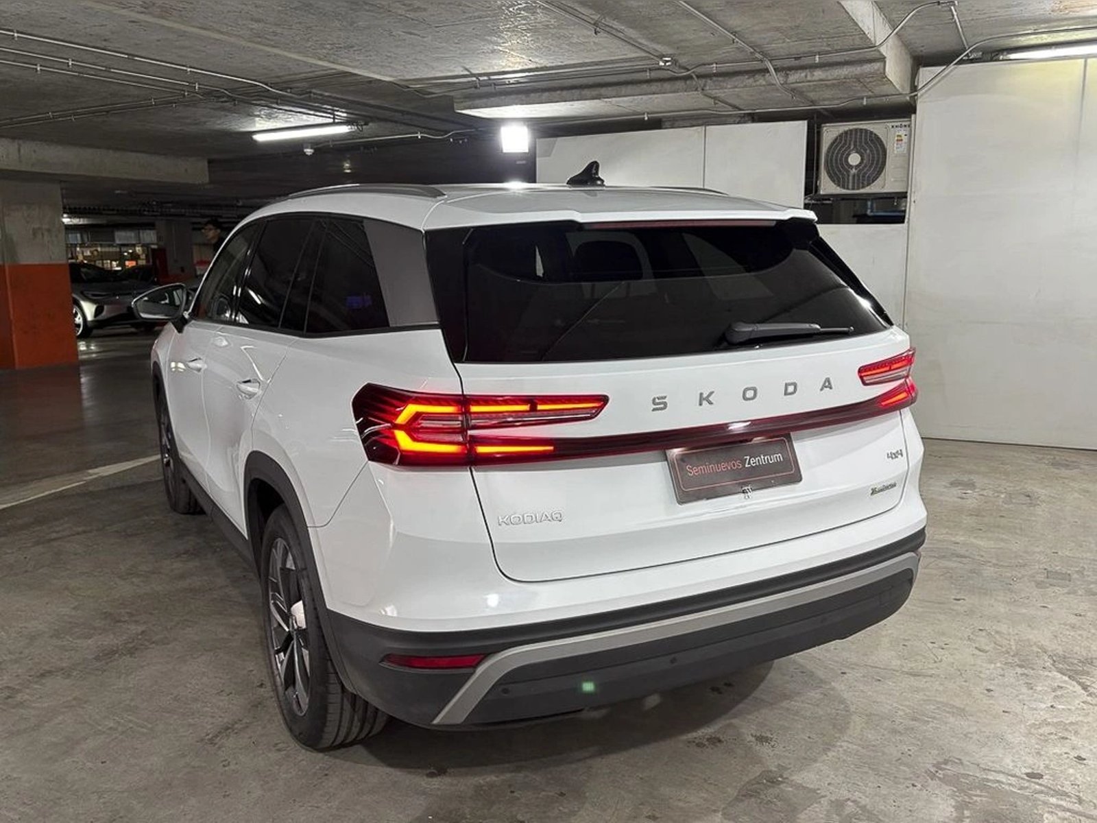 Skoda KODIAQ 2.0 TSI 4x4 - Design 2026 - Foto 4 de 14