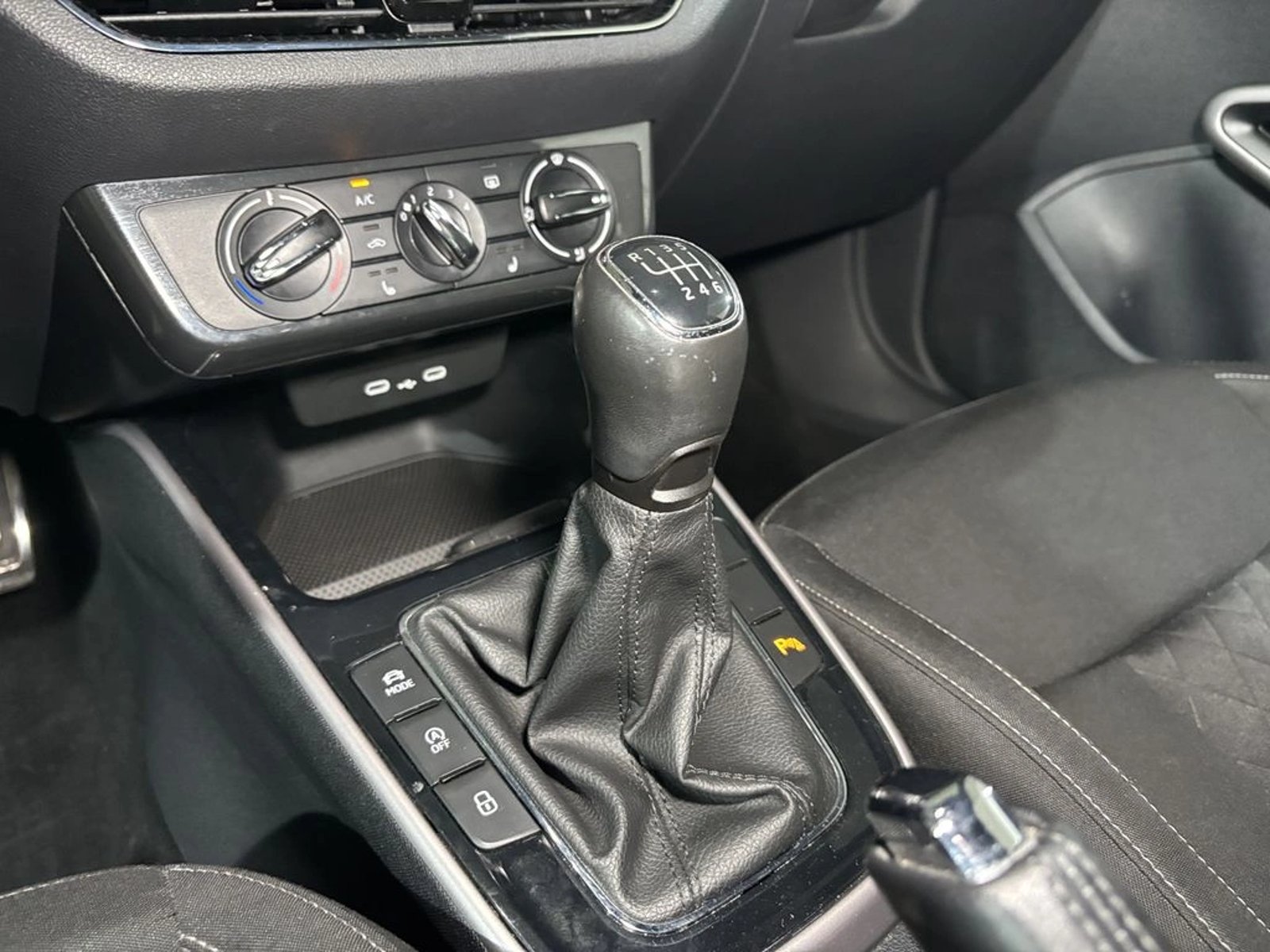 SKODA FABIA 1.0  TSI MT - Style 2022 - Imagen 13 de 18