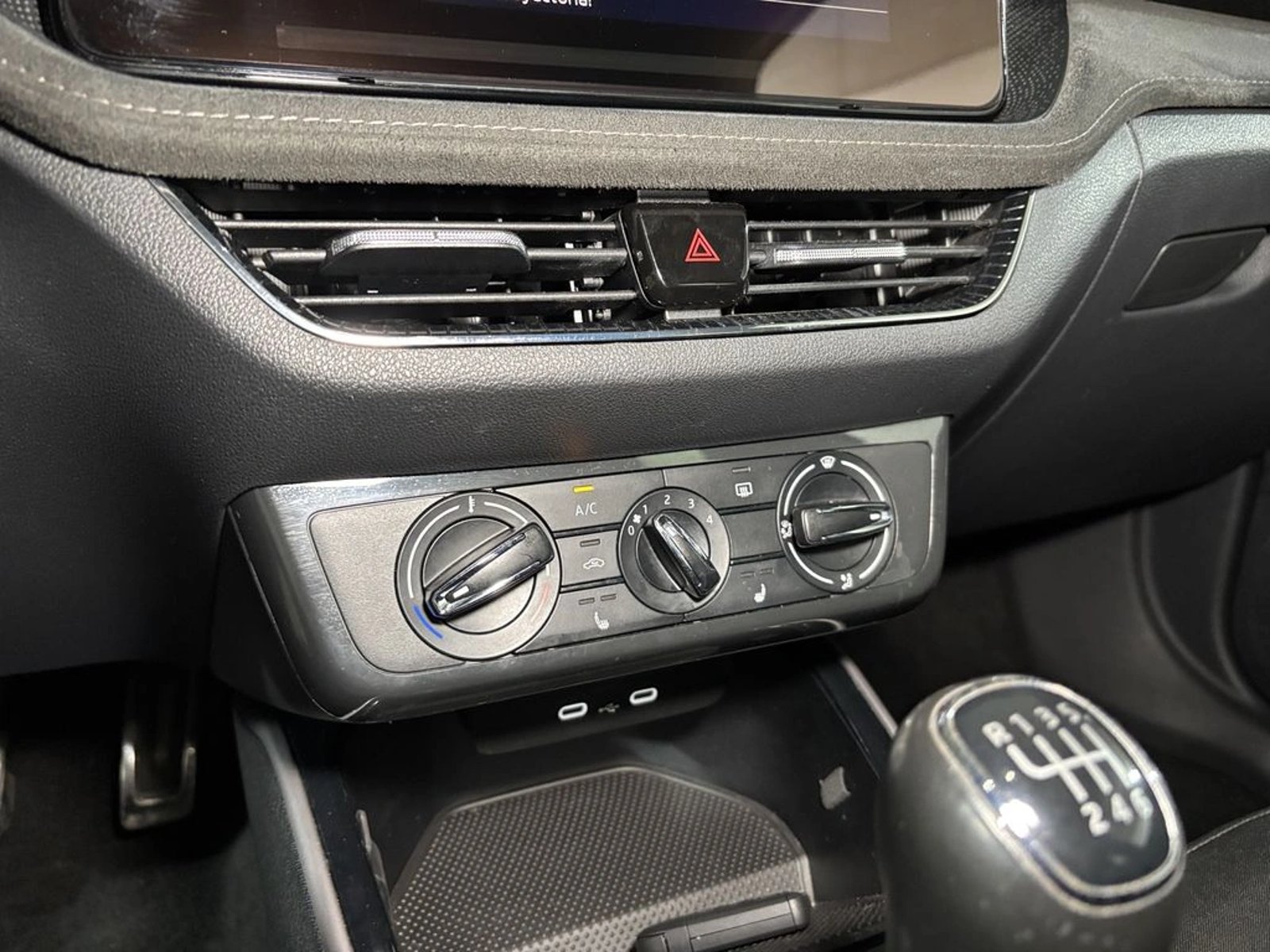 SKODA FABIA 1.0  TSI MT - Style 2022 - Imagen 14 de 18