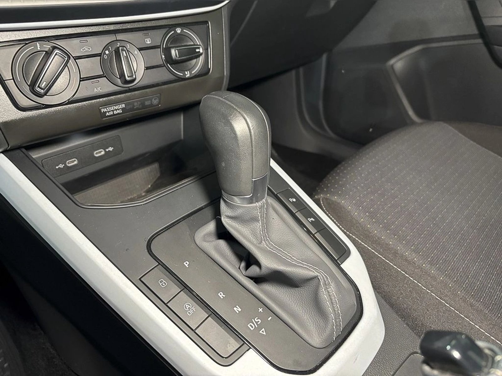 SEAT ARONA Style 1.0 TSI AT 2025 - Imagen 8 de 12