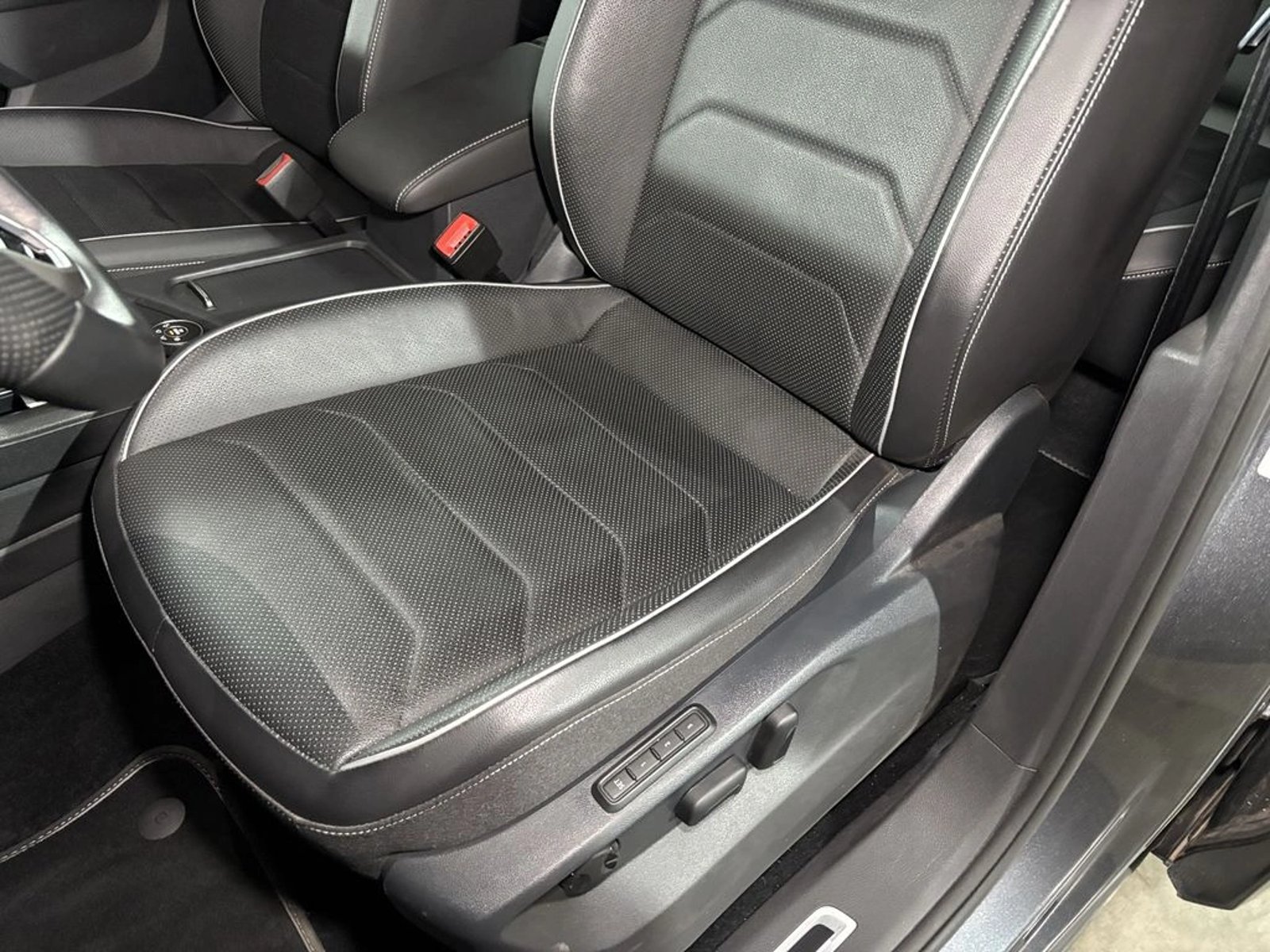 Volkswagen TIGUAN 2.0 R-LINE AT 4X4 2025 - Imagen 17 de 20