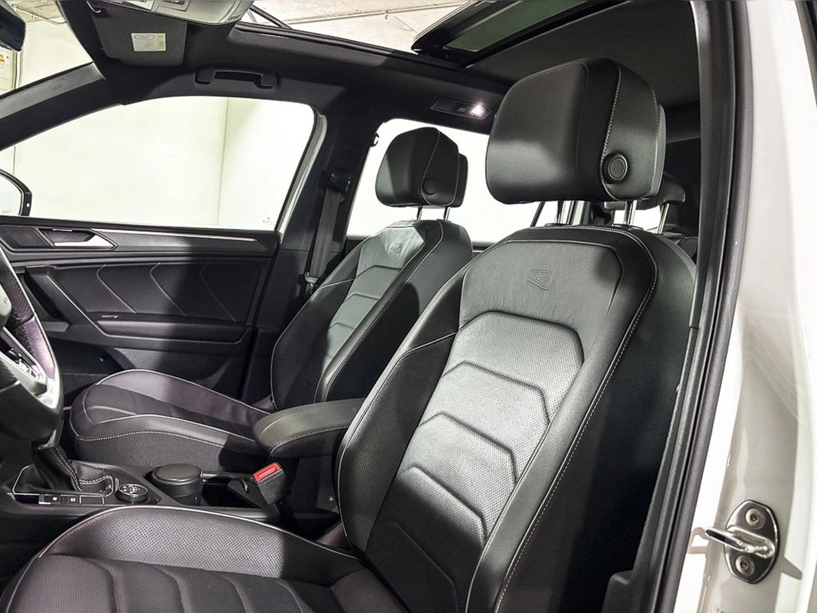 VOLKSWAGEN TIGUAN 2.0 TSI R-LINE 4MOTION 4X4 AT 5P 2025 - Imagen 11 de 16