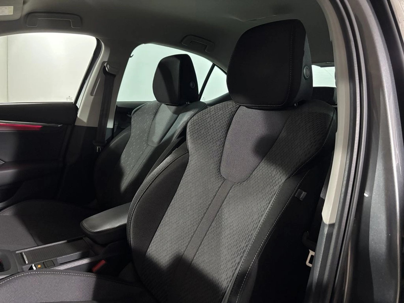 Skoda OCTAVIA 1.4 TSI DESIGN AT 2024 - Imagen 11 de 18