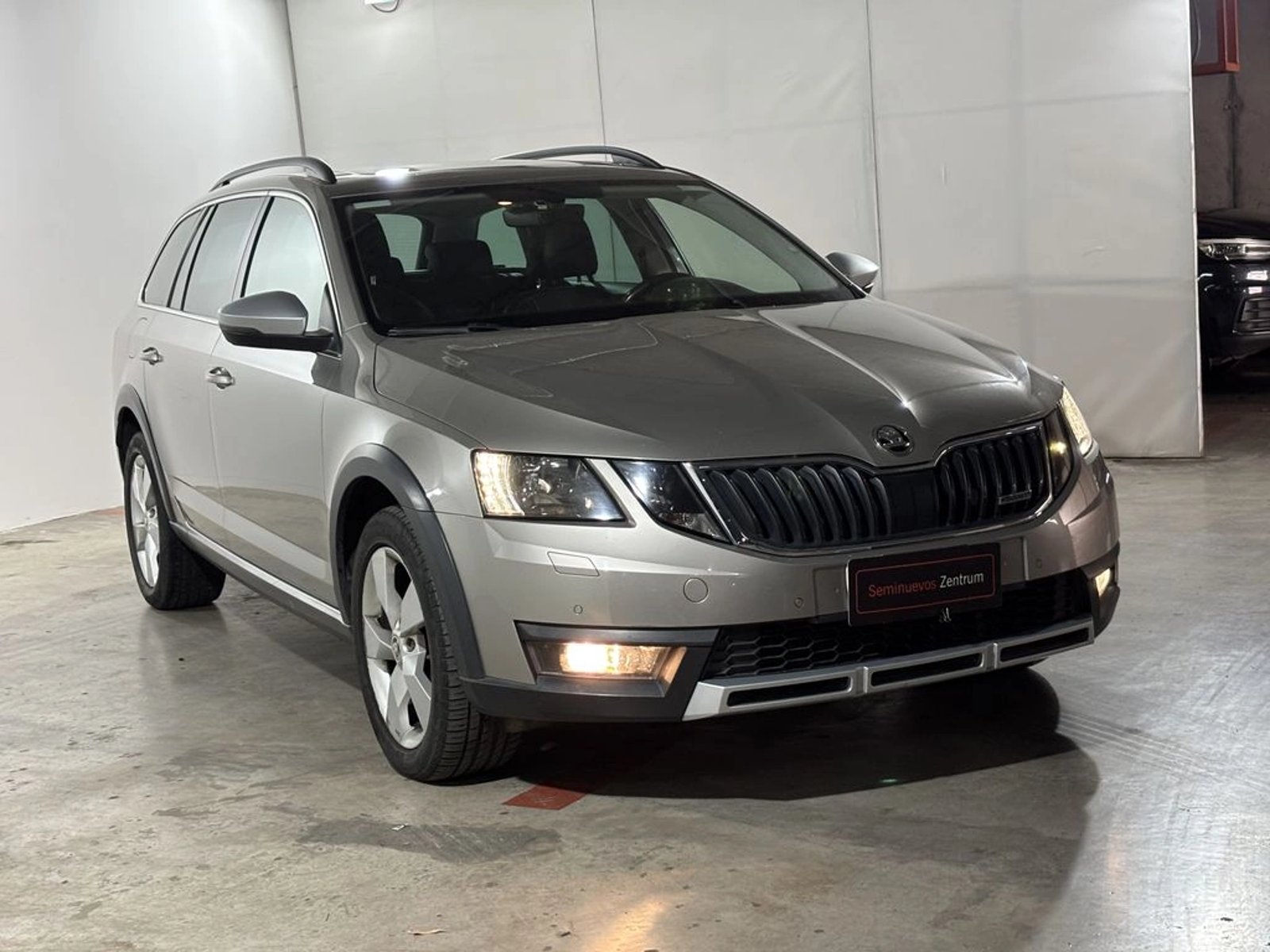 Skoda OCTAVIA SCOUT TSI 1.8 AT 2018 - Foto 3 de 17